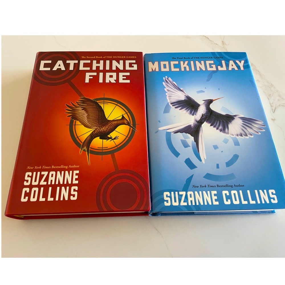 Suzanne Collins: Hunger Games Books 2 & 3 “Catching Fire” & “Mockingjay”. EUC